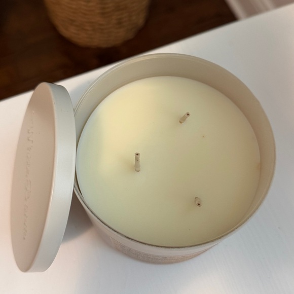 Bath & Body Works - White Barn “Caramel & Vanilla” 3-Wick Candle - Picture 2 of 3